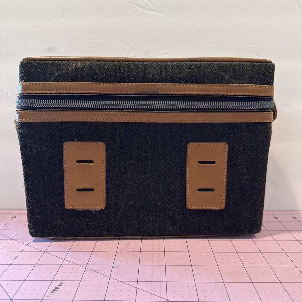 VINTAGE‎ HARD SHELL CAMERA CASE